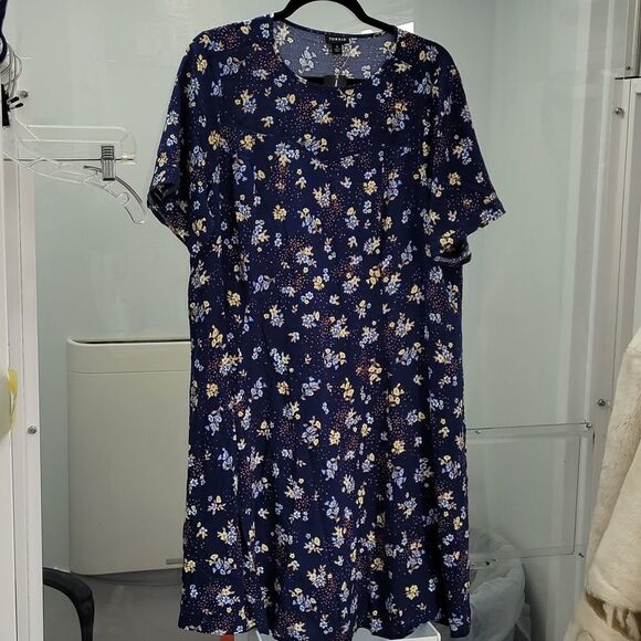 Torrid dress skater style Size 0 - Picture 1 of 5